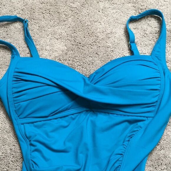 New Liz Claiborne teal ruched swimsuit. - Picture 10 of 12